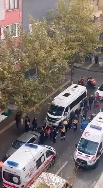 Bursa’da kaygan yolda dengesini kaybeden kurye düştü
