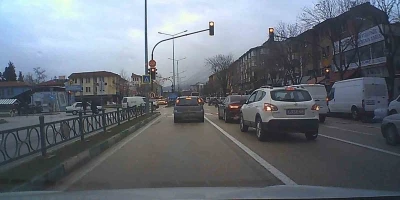 Bursa&rsquo;da kırmızı ışık ihlali kaza getiriyordu...Yayanın canını hi&ccedil;e saydı
