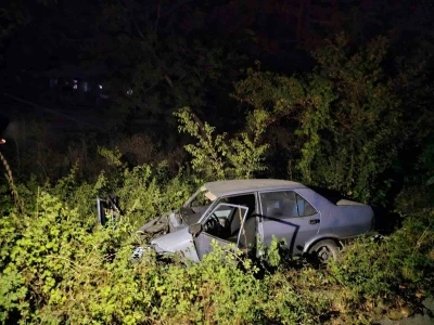 Bursa’da kontrolden çıkan otomobil şarampole uçtu: 2 yaralı
