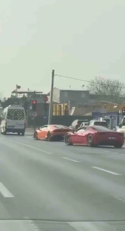 Bursa&rsquo;da Lamborghini ve Ferrari s&uuml;r&uuml;c&uuml;lerine 100 bin TL ceza
