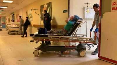 Bursa’da lastiği patlayan otomobil şarampole yuvarlandı
