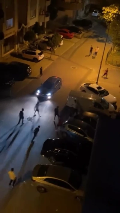 Bursa’da mahallenin gençleri bir birine girdi
