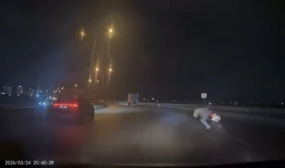 Bursa&rsquo;da motosiklet kazası kamerada : S&uuml;r&uuml;c&uuml; yola b&ouml;yle savruldu
