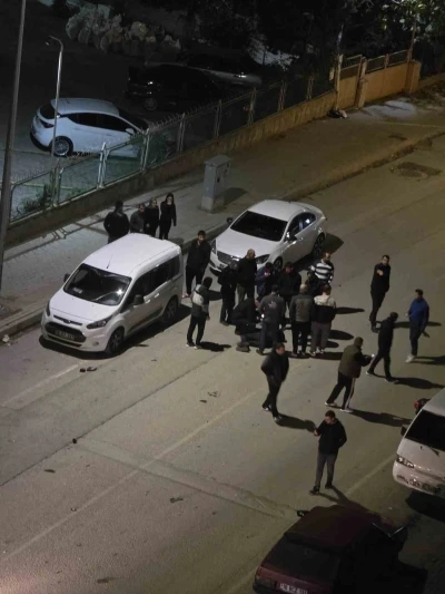 Bursa’da motosiklet sürücüsü 3 araca çarpıp yaralandı
