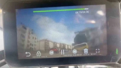 Bursa&rsquo;da motosiklet s&uuml;r&uuml;c&uuml;s&uuml;n&uuml;n dikkati kazayı &ouml;nledi
