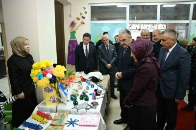 Bursa&rsquo;da &ouml;ğrencilerin karne heyecanı
