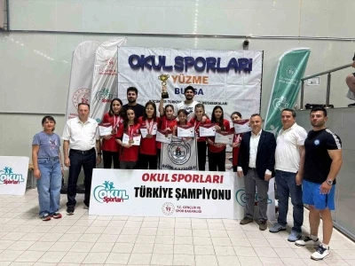 Bursa&rsquo;da ortaokul &ouml;ğrencilerinden T&uuml;rkiye şampiyonluğu
