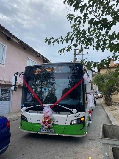 Bursa’da otobüs gelin arabası gibi süslendi
