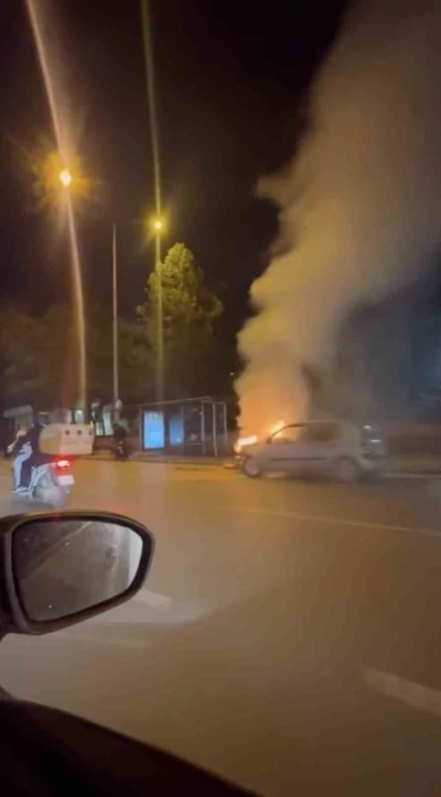 Bursa&rsquo;da otomobil alevlere teslim oldu
