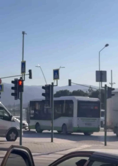Bursa&rsquo;da &ouml;zel halk otob&uuml;s&uuml; ters şeride girdi
