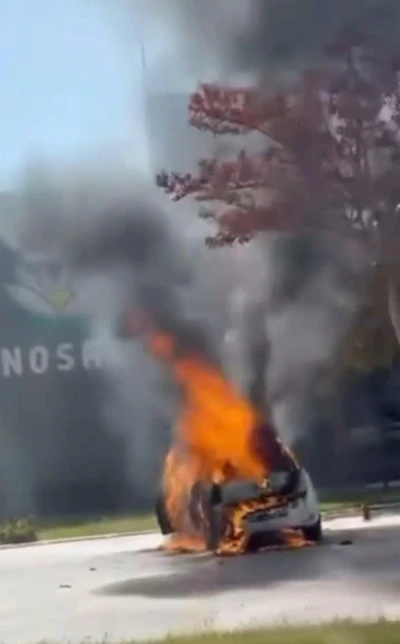 Bursa’da park halindeki otomobil alev topuna döndü

