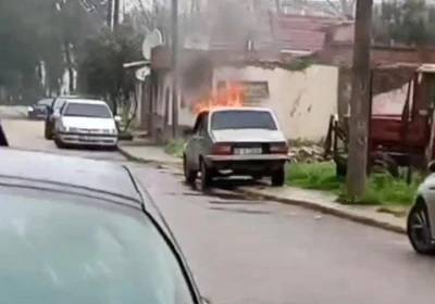 Bursa&rsquo;da park halindeki otomobil alevlere teslim oldu
