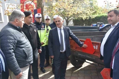Bursa’da, &quot;Trafikte Görünür Ol&quot; projesi çerçevesinde traktör kullanıcılarına ekipman  desteği
