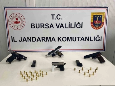 Bursa&rsquo;da ruhsatsız silahlar ele ge&ccedil;irildi
