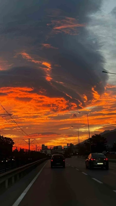 Bursa’da sabah gökyüzünü kaplayan ilginç bulut dikkat çekti
