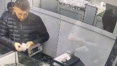 Bursa&rsquo;da sahte altın vurgunu: Kuyumcuları dolandırdılar, kameralara yakalandılar
