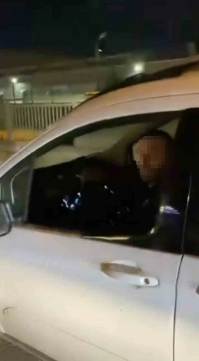 Bursa&rsquo;da servis minib&uuml;s&uuml;ne &ccedil;arpan kamyoneti 3 kilometre sonra durdurabildi
