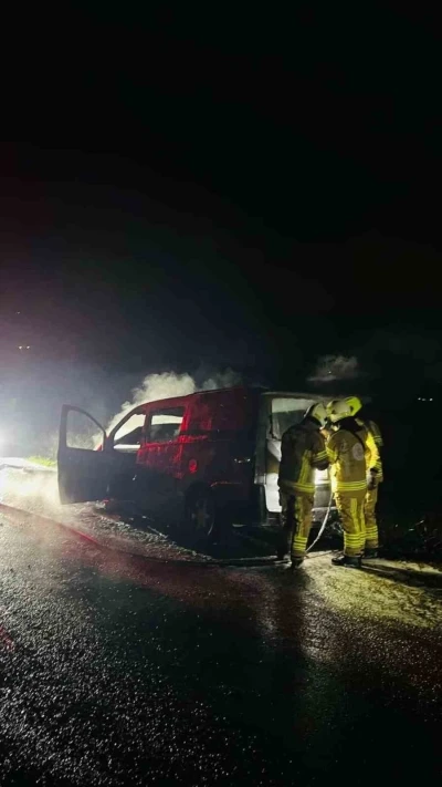 Bursa&rsquo;da seyir halindeki ara&ccedil; alevlere teslim oldu
