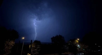 Bursa’da şimşekler geceyi aydınlattı
