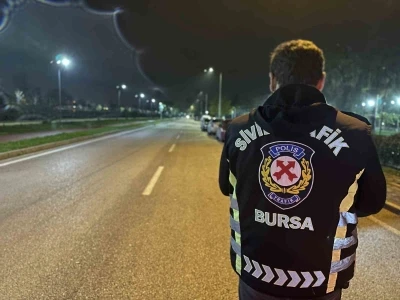 Bursa’da sivil trafik ekiplerinden gece denetimi
