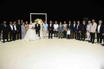 Bursa’da siyaset ve iş dünyasını buluşturan düğün
