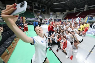 Bursa&rsquo;da spor şenliklerinde kardeşlik r&uuml;zgarı
