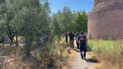 Bursa’da tarihi surların dibinde erkek cesedi bulundu
