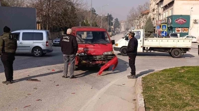 Bursa&rsquo;da trafik kazası: 3 yaralı
