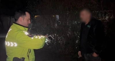 Bursa&rsquo;da trafik polisinin tuvaleti gelen alkoll&uuml; s&uuml;r&uuml;c&uuml;yle imtihanı
