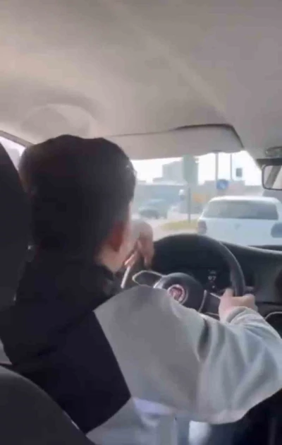 Bursa’da trafikte tehlikeli ’makas’: Direksiyon tutuşu pes dedirtti
