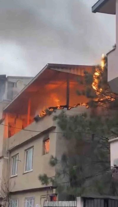 Bursa&rsquo;da yangında daire alev topuna d&ouml;nd&uuml;
