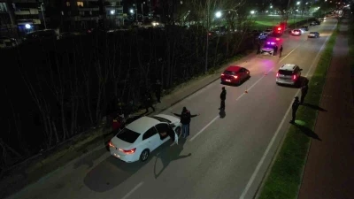 Bursa&rsquo;da yer değiştiren &lsquo;piyasacılara&rsquo; polis baskını
