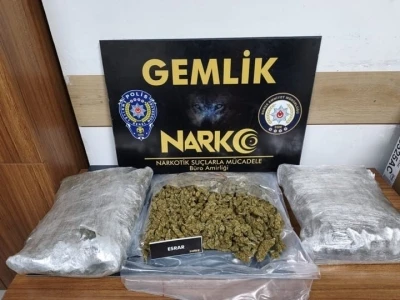 Bursa&rsquo;da zehir tacirine b&uuml;y&uuml;k darbe: 3,7 kilo esrar ele ge&ccedil;irildi
