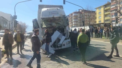 Bursa&rsquo;da zincirleme kaza: 5 yaralı
