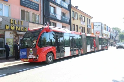 Bursa&rsquo;nın metrob&uuml;s&uuml; ilk kez İneg&ouml;l&rsquo;de g&ouml;r&uuml;c&uuml;ye &ccedil;ıktı

