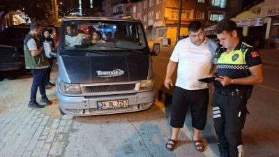 Bursa polisinden &lsquo;Huzur&rsquo; uygulaması: 1 kişi yakalandı, 24 s&uuml;r&uuml;c&uuml;ye ceza yazıldı
