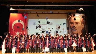 Bursa Tıp Fak&uuml;ltesi ilk mezunlarını verdi
