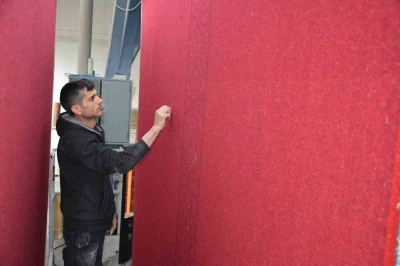 Bursa Ulu Cami&rsquo;nin halıları Demirci&rsquo;de dokunuyor
