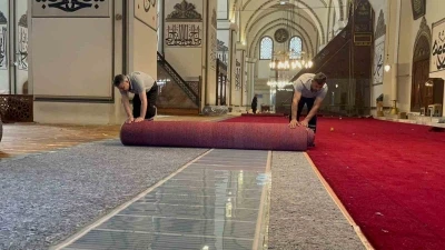 Bursa Ulucami&rsquo;de halı yenileme &ccedil;alışmaları başladı
