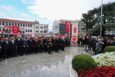 Bursa Valisi Ayyıldız: &quot;Cumhuriyetin 102. kuruluş yıl dönümünü coşku ve gururla yaşıyoruz&quot;
