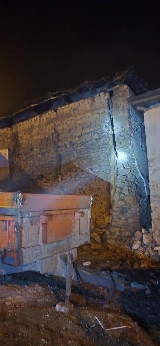 Bursa ve Balıkesir&rsquo;de deprem anı b&ouml;yle kaydedildi
