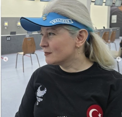 Bursalı milli sporcu Aysel &Ouml;zgan, Ankara&rsquo;dan altın madalyayla d&ouml;nd&uuml;
