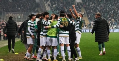 Bursaspor&rsquo;dan şampiyonluk yarışında kritik galibiyet
