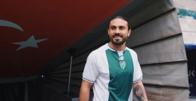 Bursaspor ilk transferini a&ccedil;ıkladı Halil Akbunar
