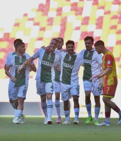 Bursaspor sezona tarihi galibiyetle başladı: 8-0
