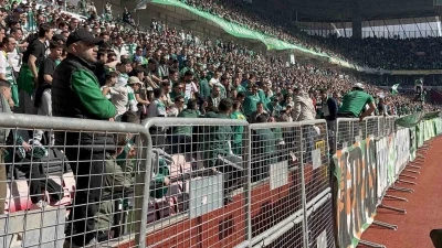 Bursasporlu taraftarların kavgasını polis ayırdı
