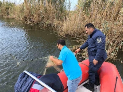 Büyük Menderes’teki yasak ağlar temizlendi
