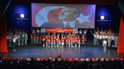 B&uuml;y&uuml;k&ccedil;ekmece&rsquo;de 23 Nisan coşkuyla kutlandı
