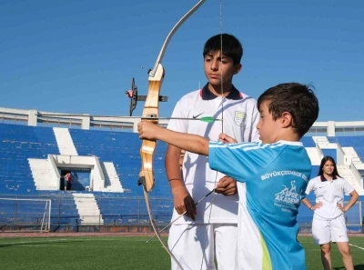 B&uuml;y&uuml;k&ccedil;ekmece&rsquo;de Yaz Spor Okulları başladı
