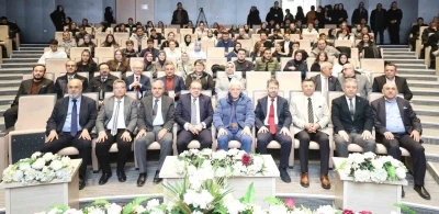 B&uuml;y&uuml;kel&ccedil;i Egemen Bağış, NE&Uuml;&rsquo;de T&uuml;rk dış politikasını değerlendirdi
